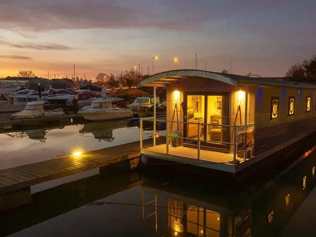 Floating Eco Lodge on the River Hamble