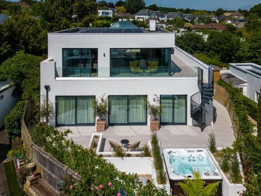 Skippers Retreat: Luxury Waterside Accommodation