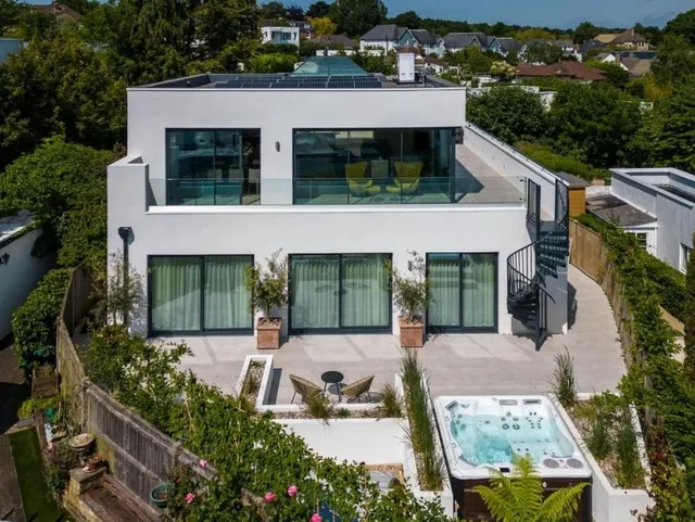 Skippers Retreat: Luxury Waterside Accommodation